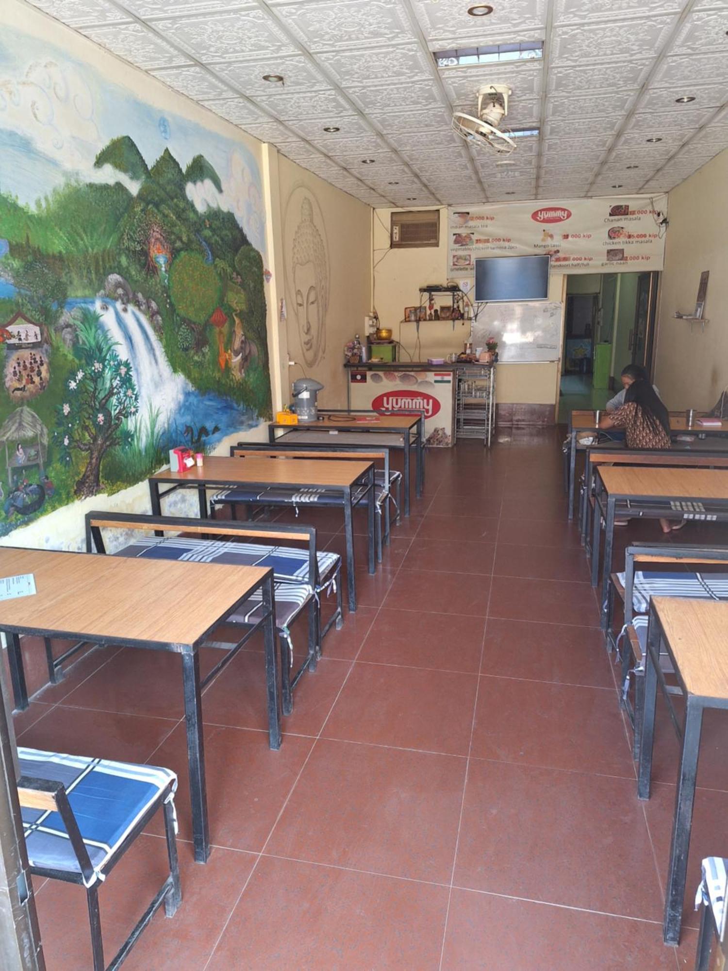 Yummy Backpacker Hostel Pakse Exterior foto