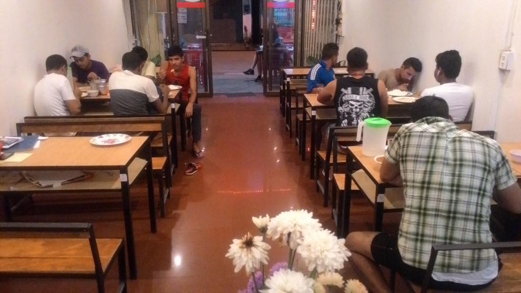 Yummy Backpacker Hostel Pakse Exterior foto